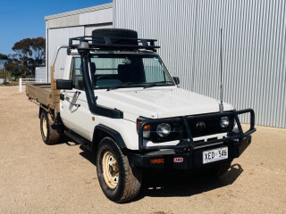 Toyota Landcruiser Ute2